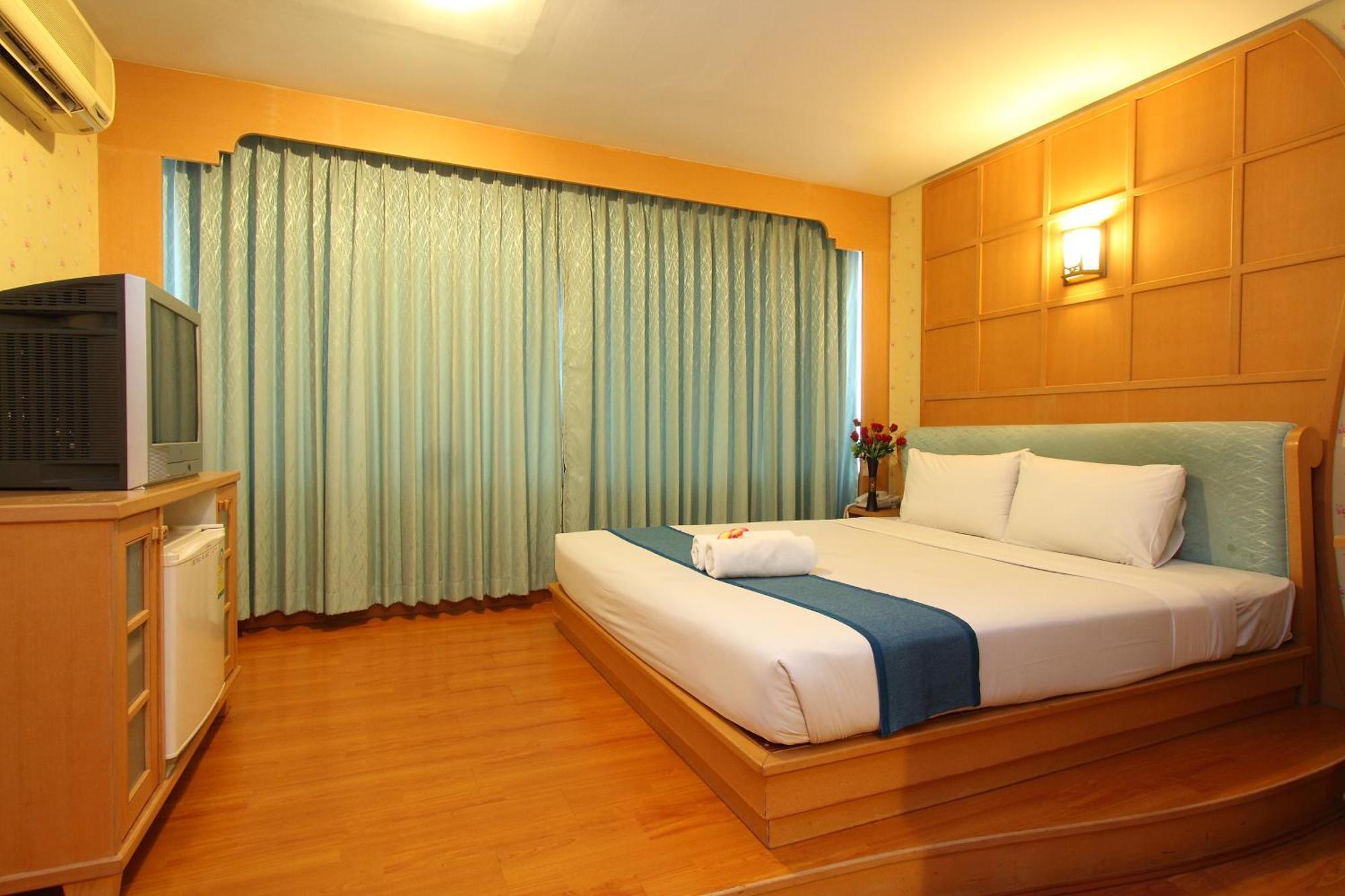 Khách sạn Silom Avenue 3*